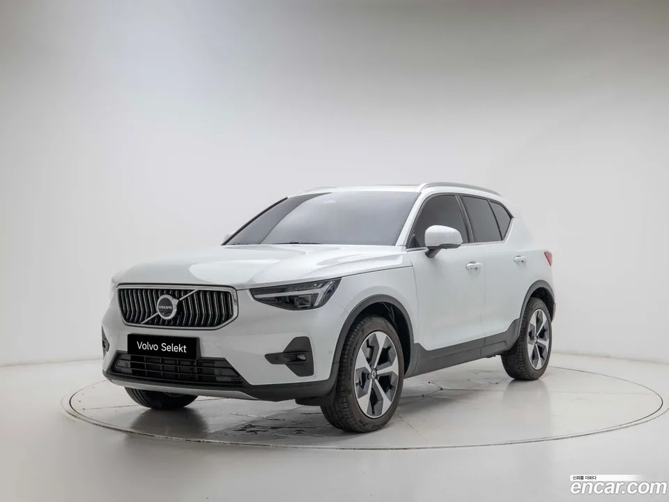 Volvo XC40 2025