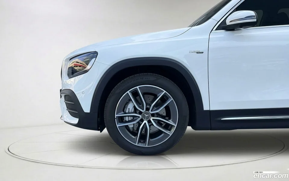 Mercedes-Benz GLB-Class AMG GLB35 4MATIC 2025 — миниатюра 5
