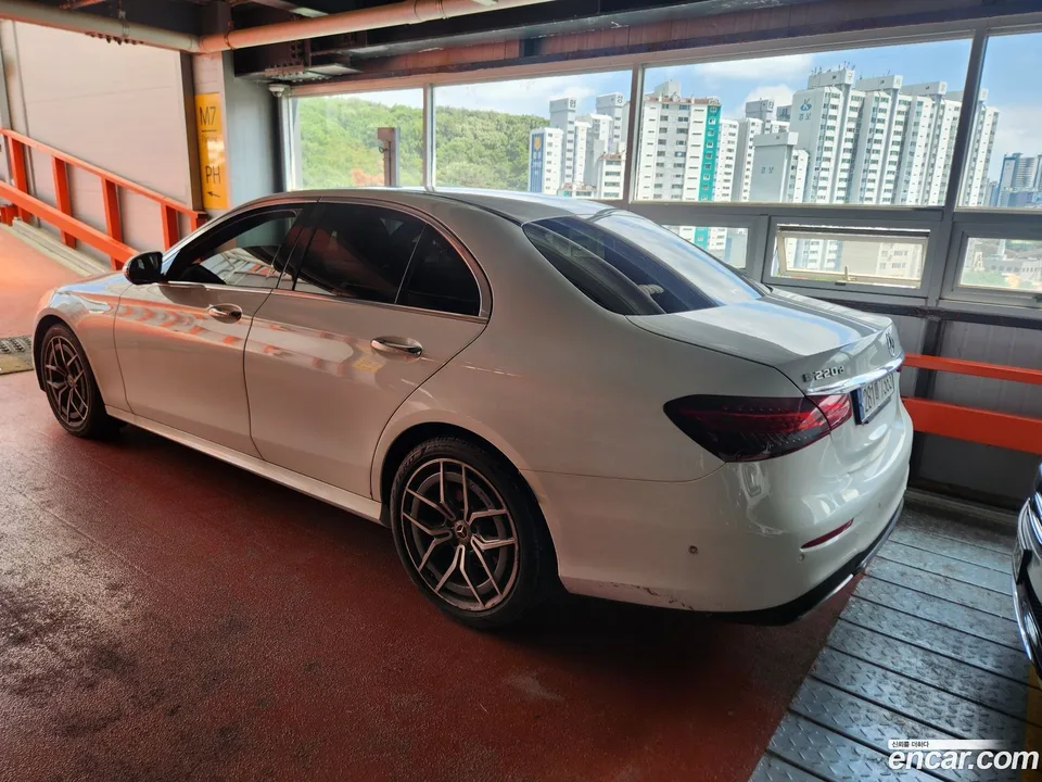 Mercedes-Benz E-Class E220d 4MATIC AMG Line 2022 — миниатюра 2