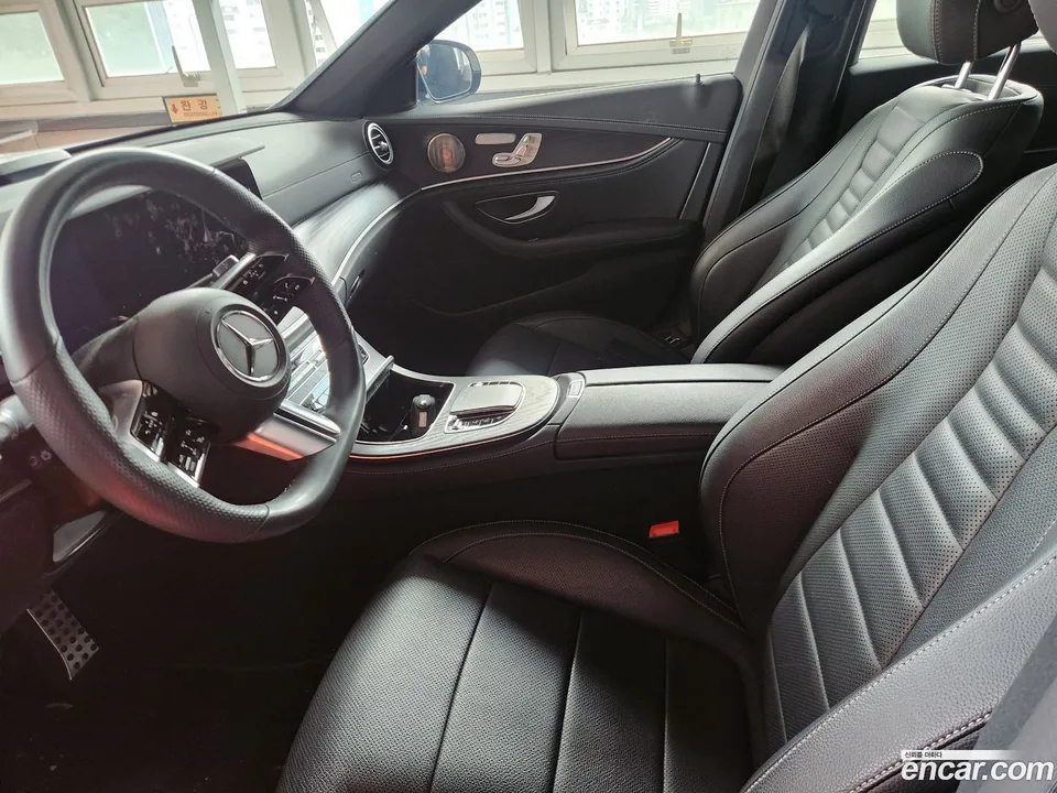 Mercedes-Benz E-Class E220d 4MATIC AMG Line 2022 — миниатюра 5