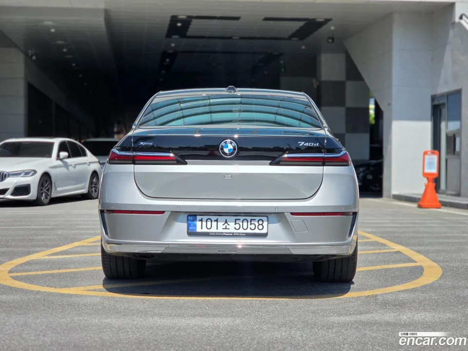 BMW 7 Series 740d xDrive 2024 — миниатюра 5