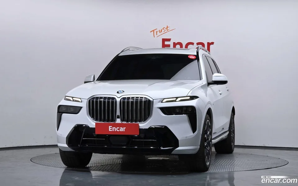 BMW X7 xDrive 40i M 6 2023 — миниатюра 3