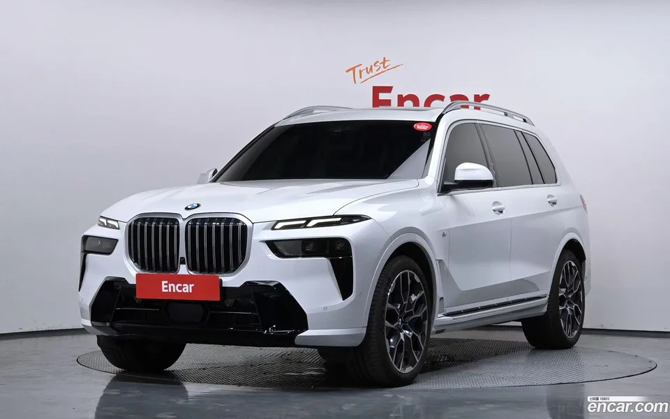 BMW X7 xDrive 40i M 6 2023 — фото 1, купить с доставкой в Москву