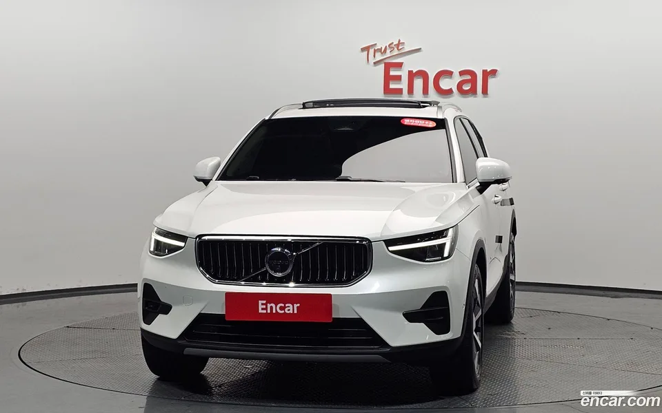 Volvo XC40 B4 2023 — миниатюра 3