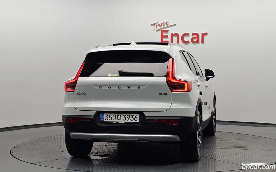 Volvo XC40 B4 2023 — миниатюра 4