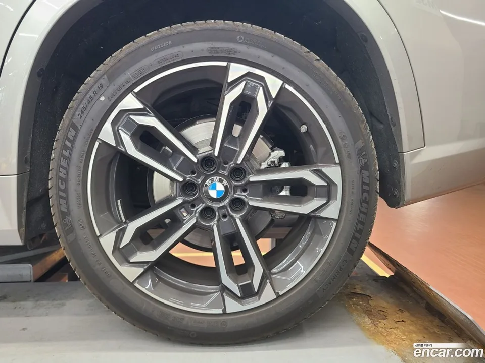 BMW X1 xDrive 20i M 2025 — миниатюра 2