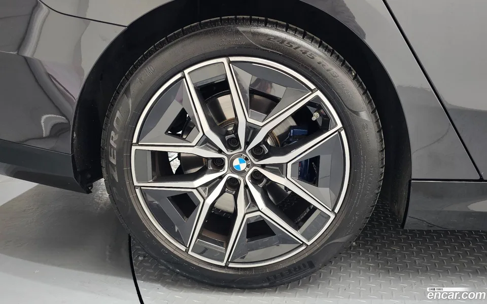 BMW 5 Series 520i M 2025 — миниатюра 2