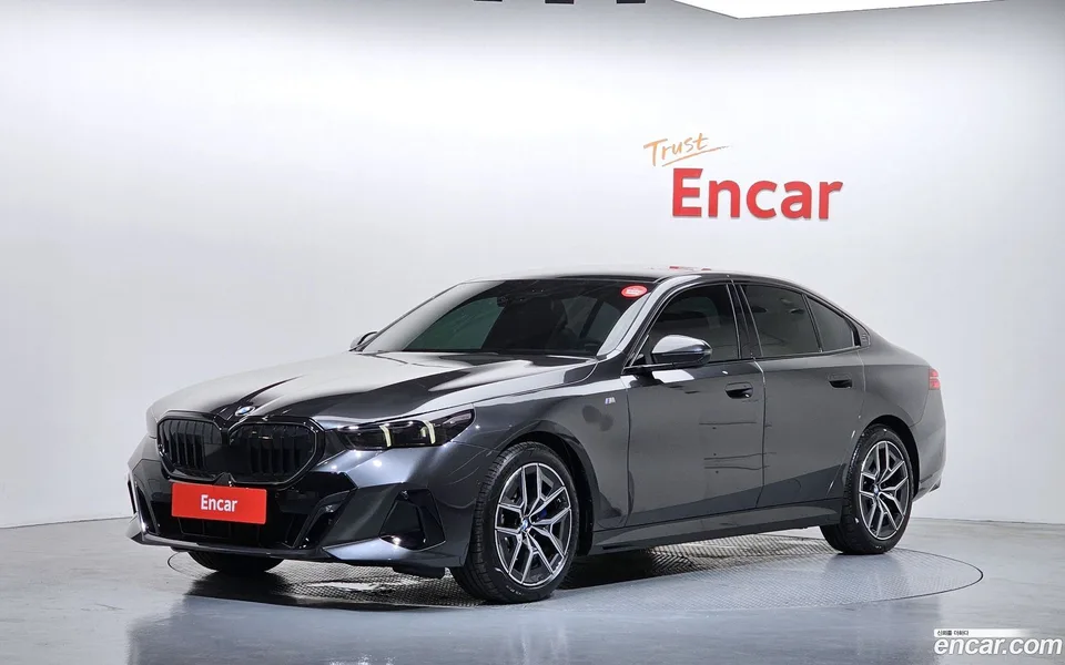 BMW 5 Series 520i M 2025 — фото 1, купить с доставкой в Москву