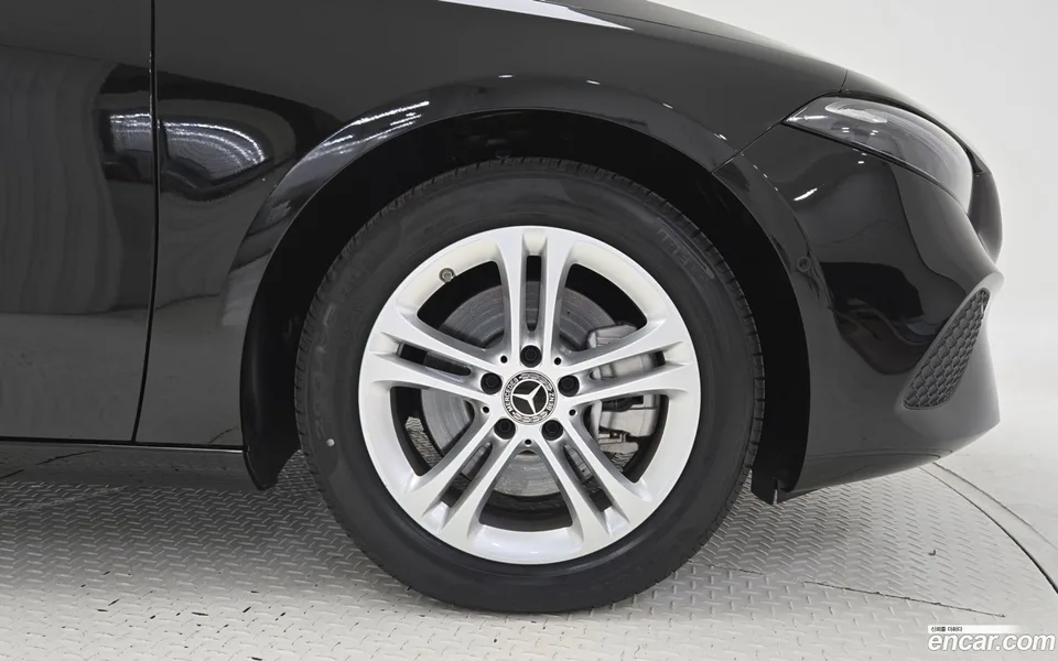 Mercedes-Benz A-Class A220 2024 — миниатюра 2