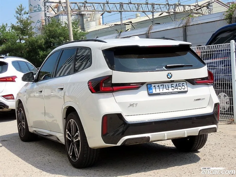 BMW X1 xDrive 20i M 2025 — миниатюра 3
