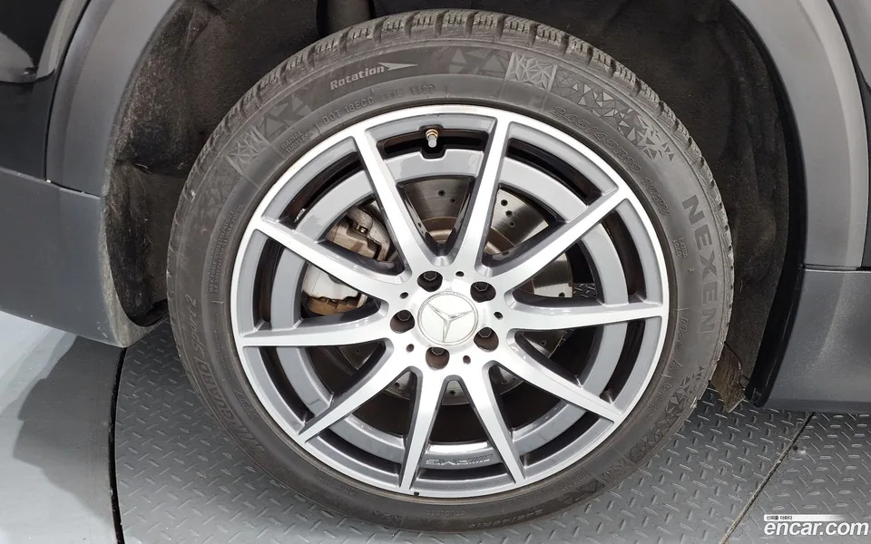 Mercedes-Benz GLB-Class AMG GLB35 4MATIC 2023 — миниатюра 5