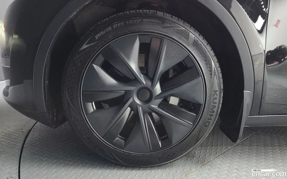 Tesla Model Y AWD 2024 — миниатюра 5