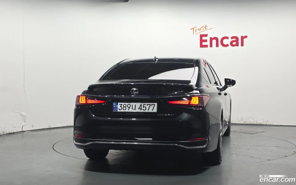 Lexus ES 300h 2023 — миниатюра 4