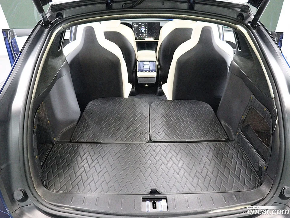 Tesla Model X 2023 — миниатюра 2