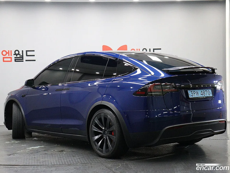 Tesla Model X 2023 — миниатюра 3