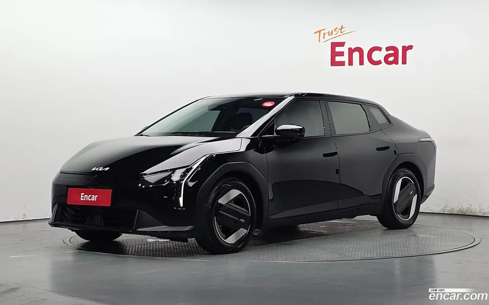 Kia EV4 2WD 2025 — фото 1, купить с доставкой в Москву
