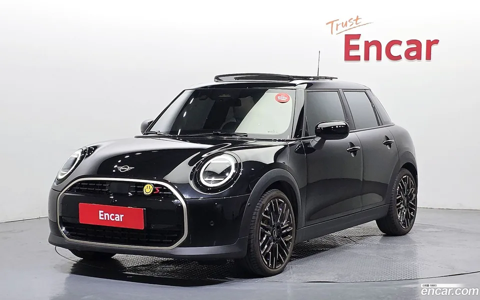 MINI Cooper S 5 2024 — фото 1, купить с доставкой в Москву