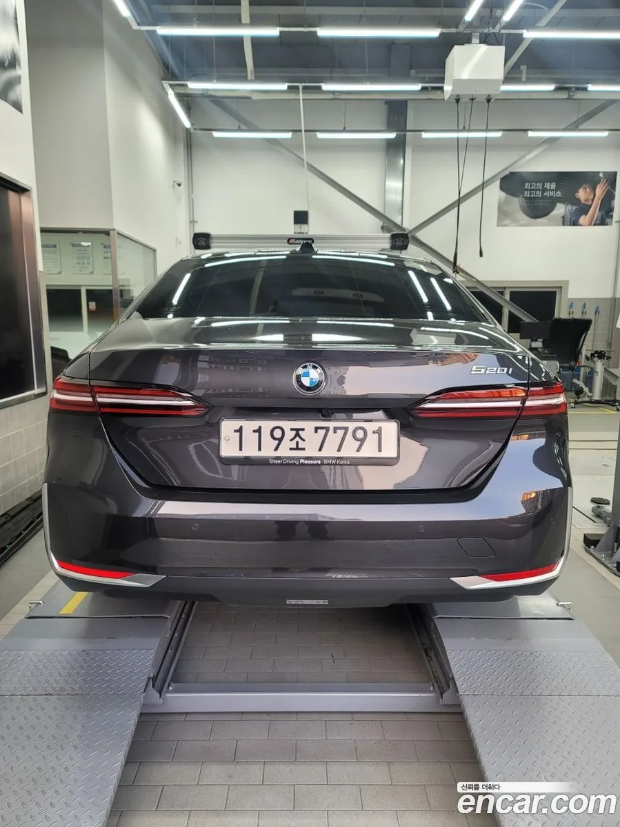 BMW 5 Series 520i 2025 — миниатюра 2