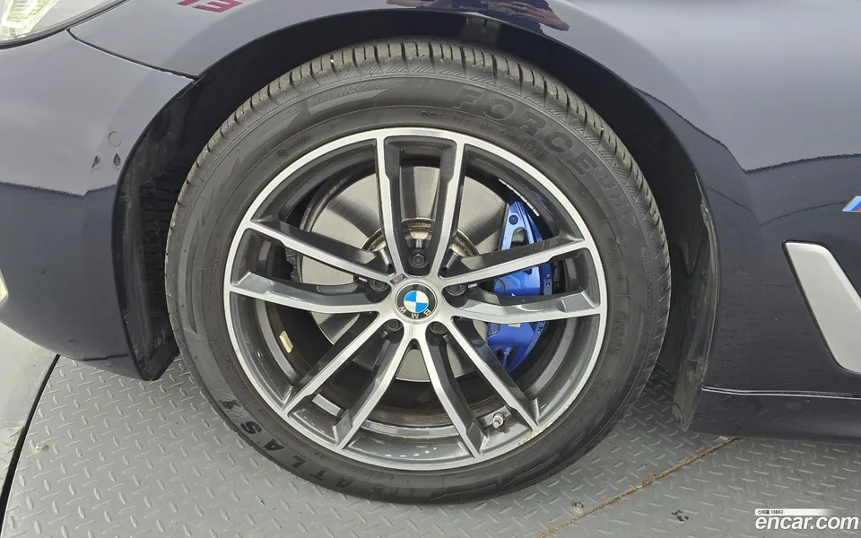 BMW 5 Series 520i M 2023 — миниатюра 2
