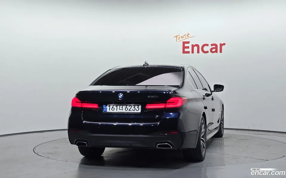 BMW 5 Series 520i M 2023 — миниатюра 4