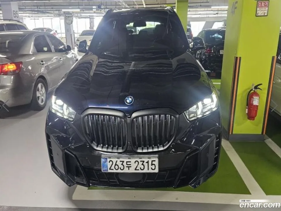 BMW X5 xDrive 50e M 2024 — фото 1, купить с доставкой в Москву
