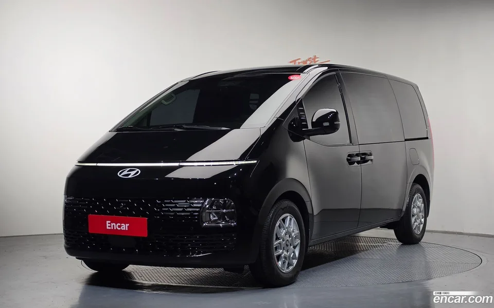 Hyundai Staria 3 2024 — фото 1, купить с доставкой в Москву