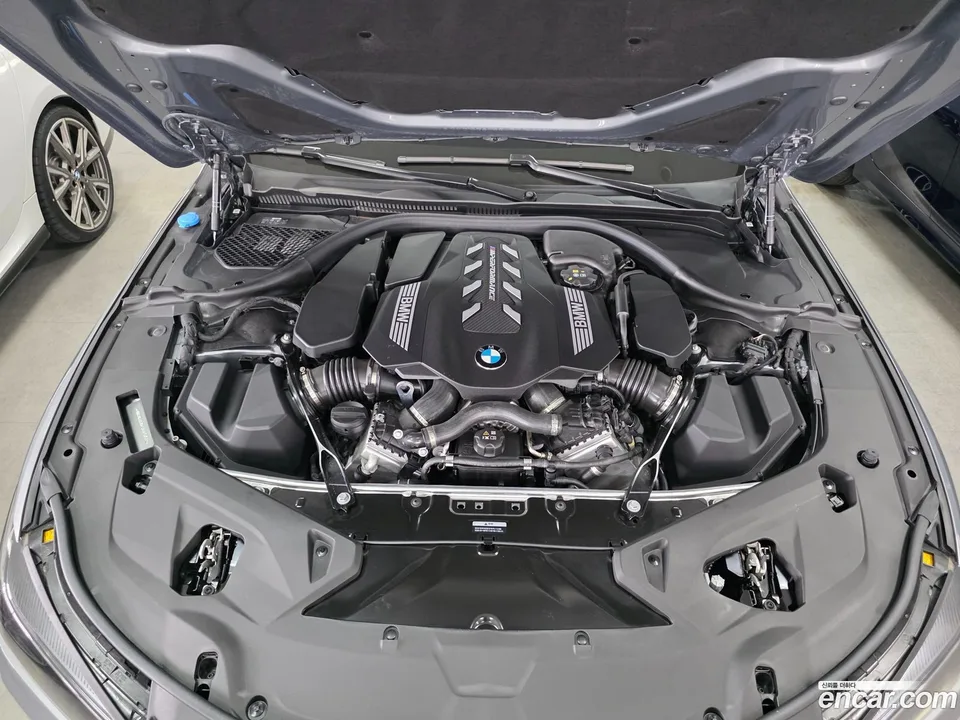 BMW 8 Series M850i xDrive 2025 — миниатюра 2