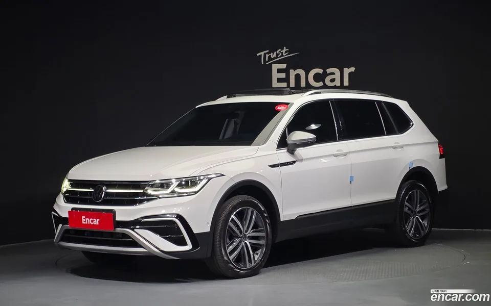 Volkswagen Tiguan Allspace 2.0 TSI 2022 — фото 1, купить с доставкой в Москву