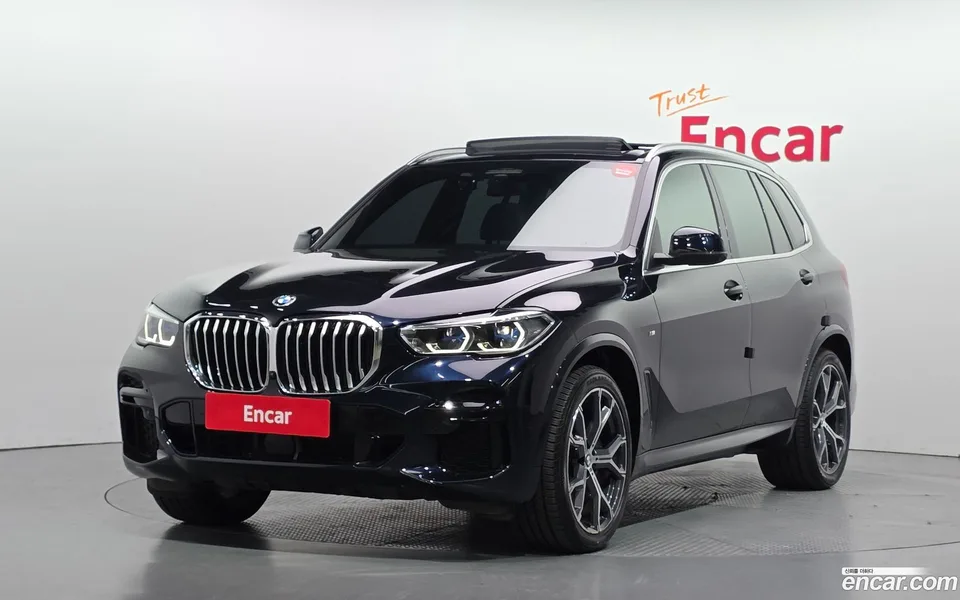 BMW X5 xDrive 40i M 2022 — фото 1, купить с доставкой в Москву