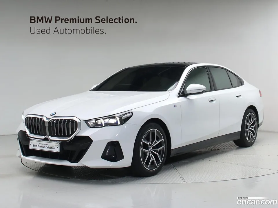 BMW 5 Series 520i M 2025 — фото 1, купить с доставкой в Москву