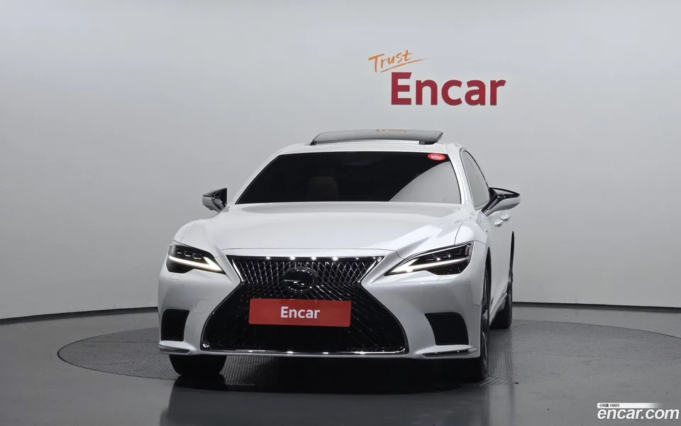 Lexus LS 500 3.5 AWD 2022 — миниатюра 3