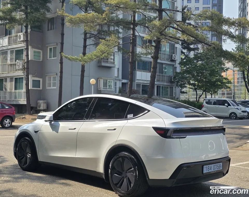 Tesla Model Y RWD 2025 — миниатюра 3