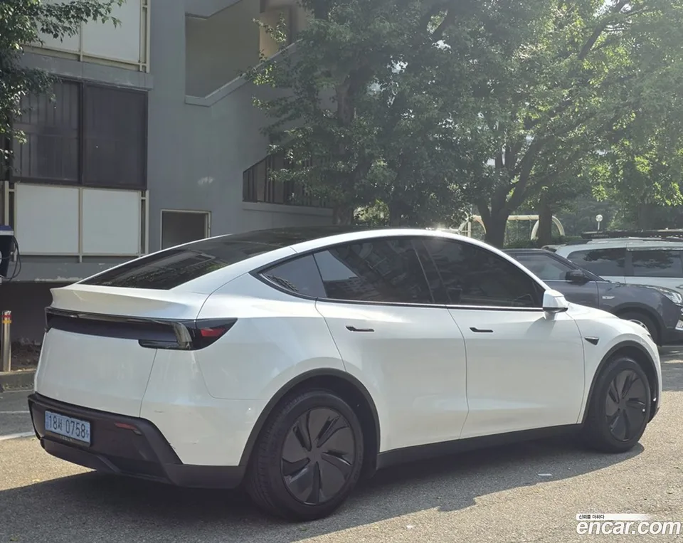Tesla Model Y RWD 2025 — миниатюра 4