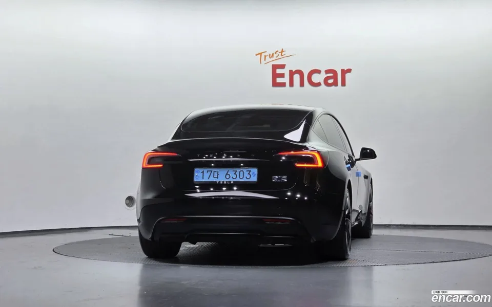 Tesla Model 3 AWD 2024 — миниатюра 4