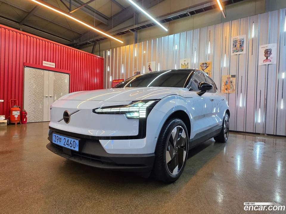Volvo EX30 2025 — миниатюра 3