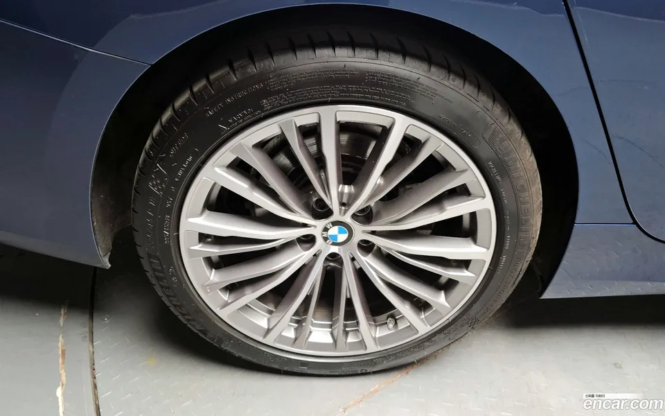 BMW 3 Series 320i 2022 — миниатюра 2
