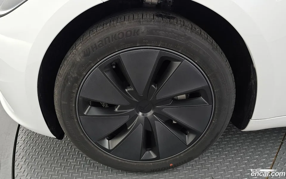 Tesla Model 3 RWD 2025 — миниатюра 2
