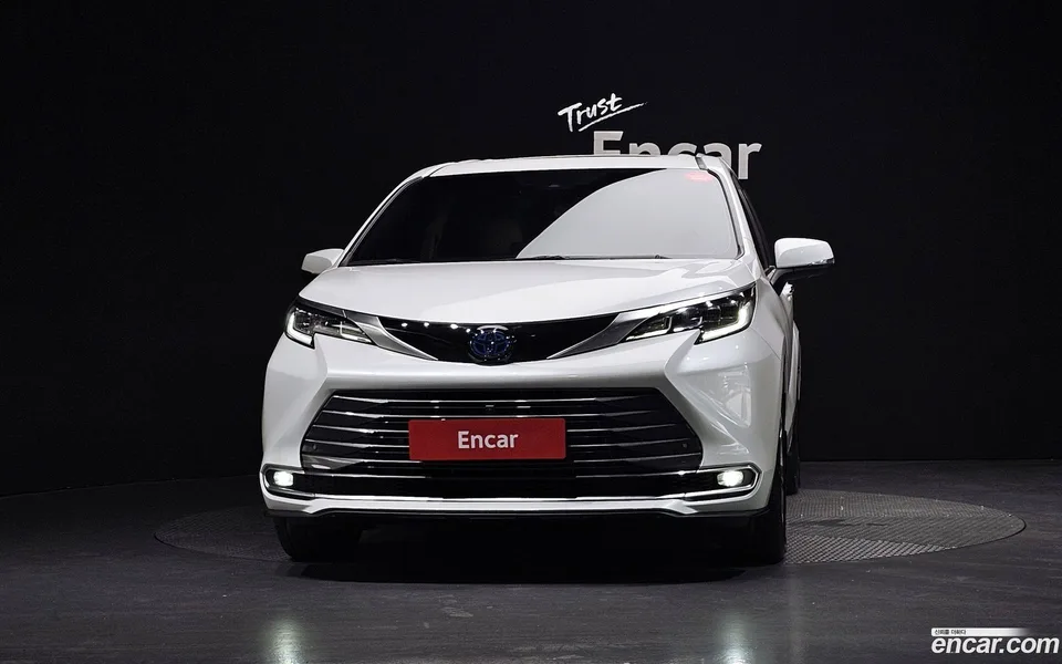 Toyota Sienna 2.5 2WD 2024 — миниатюра 3