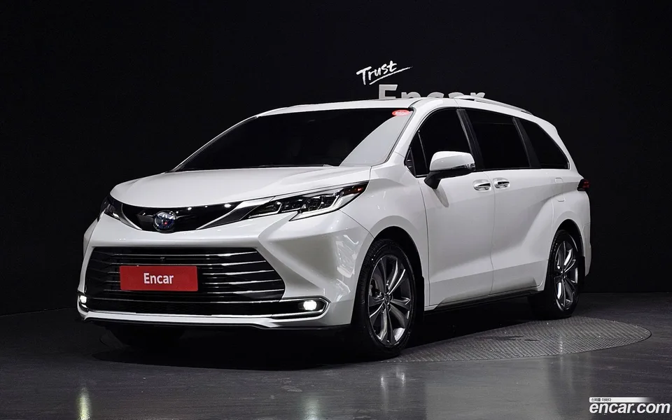Toyota Sienna 2.5 2WD 2024 — фото 1, купить с доставкой в Москву
