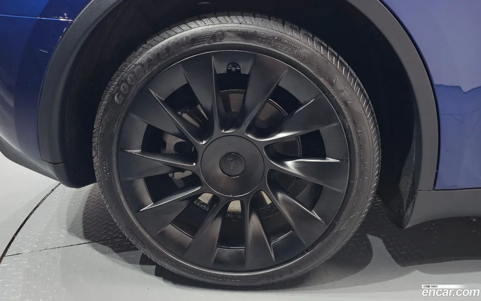 Tesla Model Y RWD 2023 — миниатюра 5
