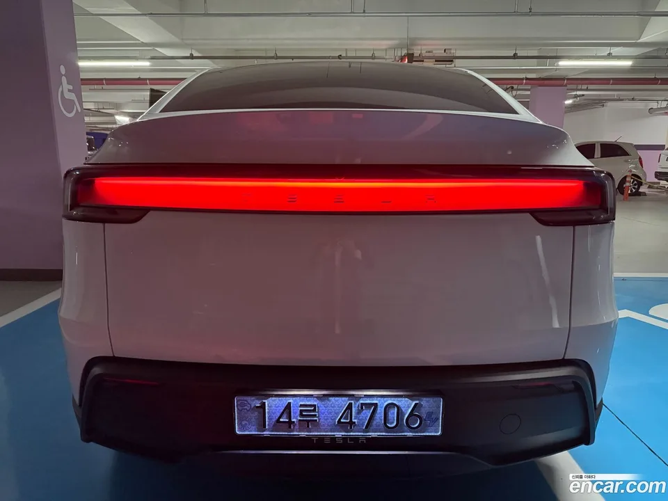 Tesla Model Y RWD 2026 — миниатюра 2