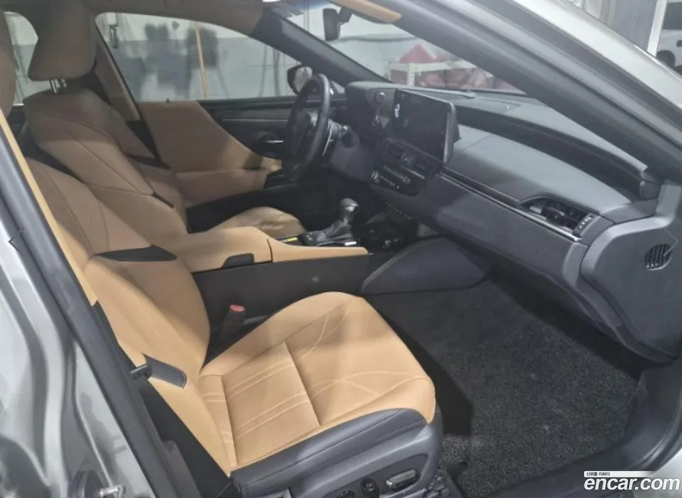 Lexus ES 300h 2023 — миниатюра 2