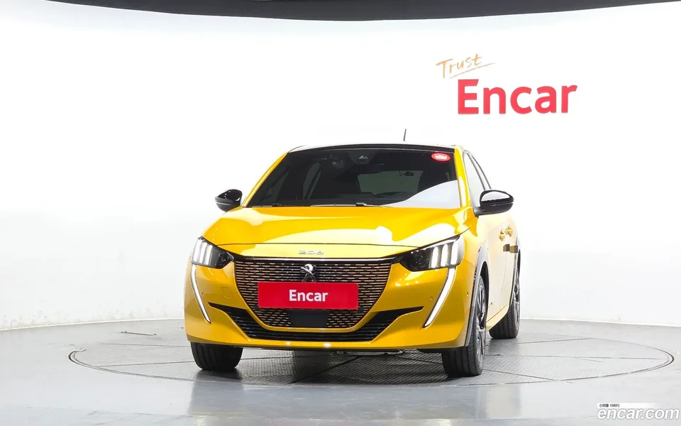 Peugeot e-208 GT 2023 — миниатюра 3