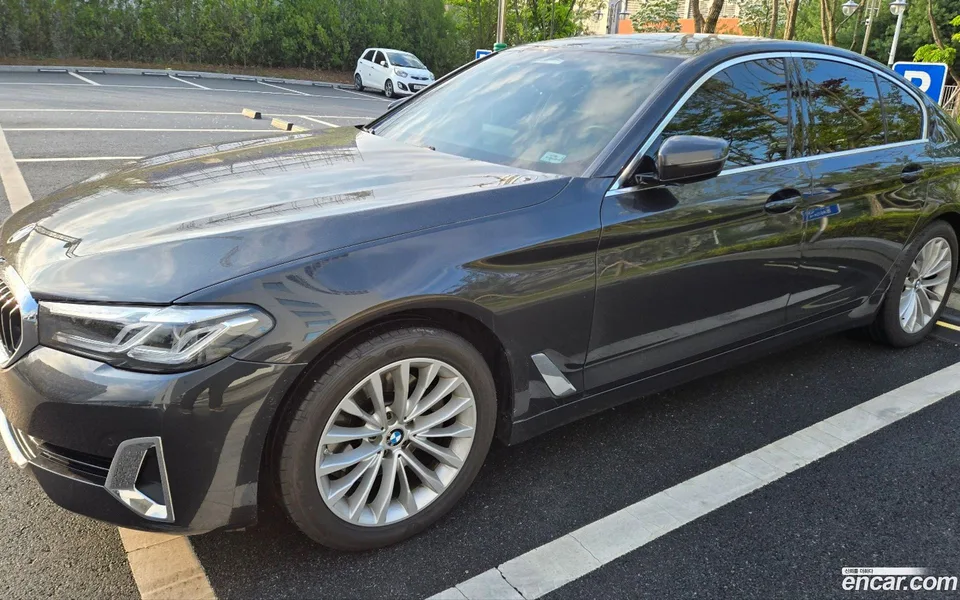 BMW 5 Series 523d xDrive 2023 — миниатюра 2