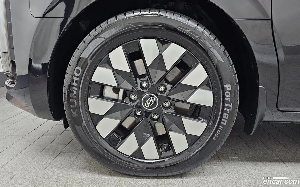 Hyundai Staria 4WD 9 2024 — миниатюра 2