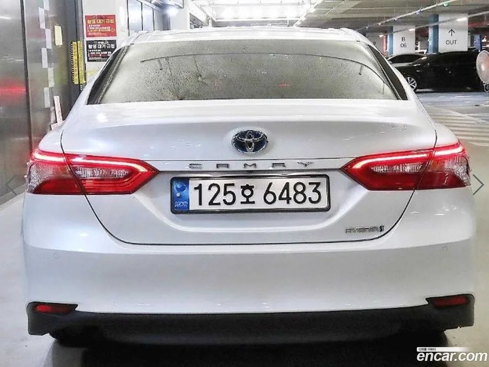 Toyota Camry 2.5 LE 2023 — миниатюра 2