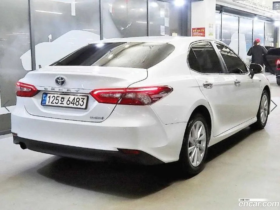 Toyota Camry 2.5 LE 2023 — миниатюра 4