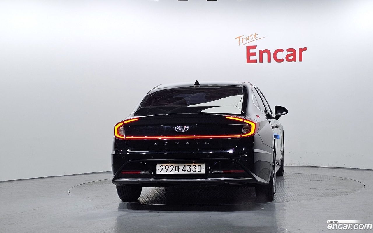 Hyundai Sonata Hybrid 2023 — 4