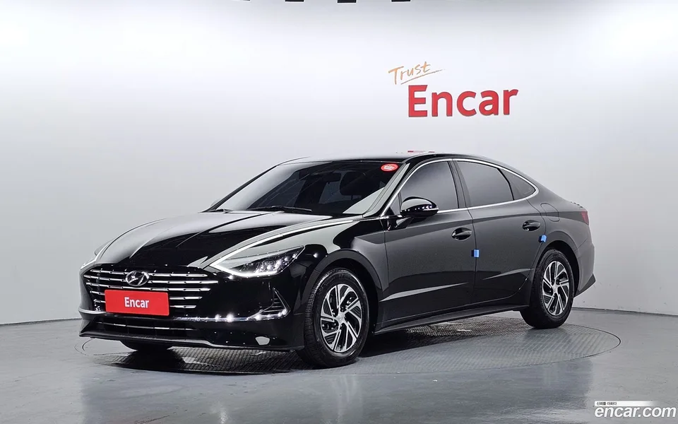 Hyundai Sonata Hybrid 2023 — photo 1, buy with delivery to Moscow