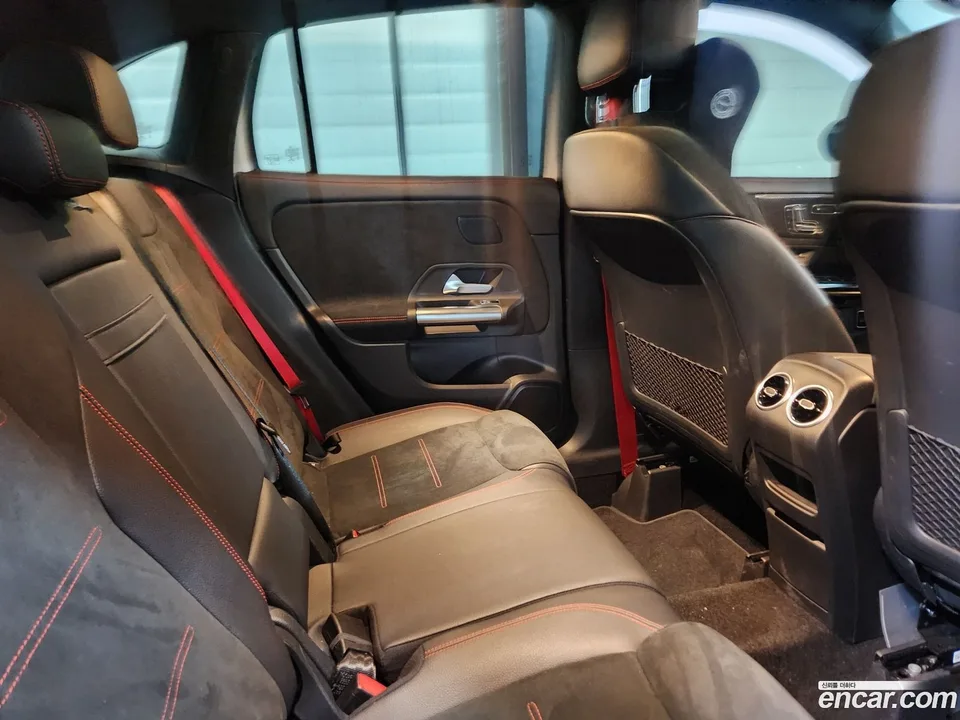 Mercedes-Benz GLA-Class GLA45 AMG 4MATIC+ 2023 — миниатюра 3